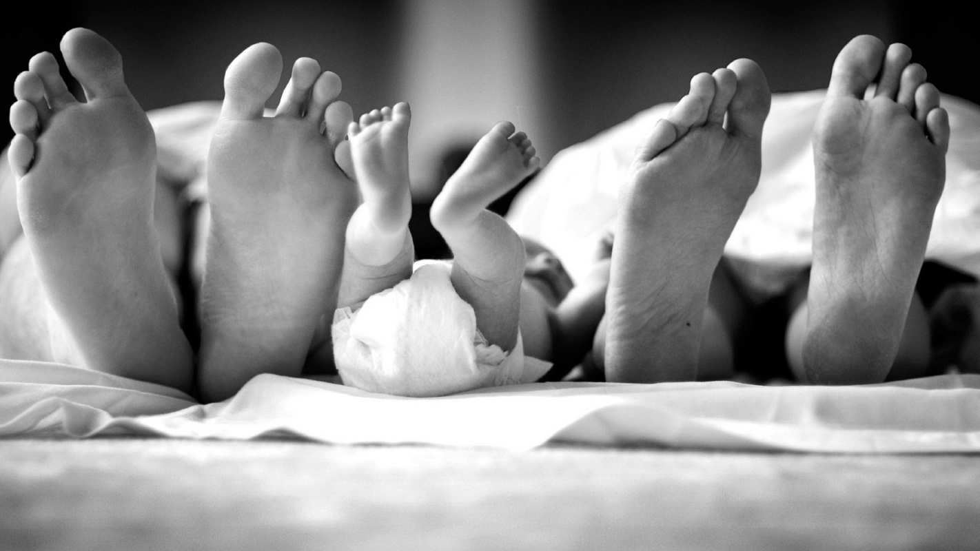 Открытка ноги  с днем семьи   Mit dem Familientag 